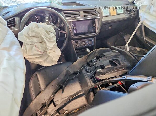 3VV2B7AX3LM134608 2020 VOLKSWAGEN TIGUAN Blue Dashboard view
