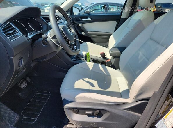 3VV2B7AX3MM095472 2021 VOLKSWAGEN TIGUAN Black Вид салону спереду