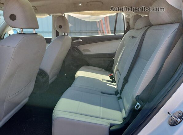 3VV2B7AX3MM108771 2021 VOLKSWAGEN TIGUAN Белый Вид задних сидений