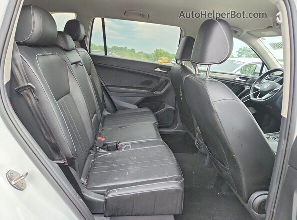 3VV2B7AX3NM129752 2022 VOLKSWAGEN TIGUAN White უკანა სალონის ხედი