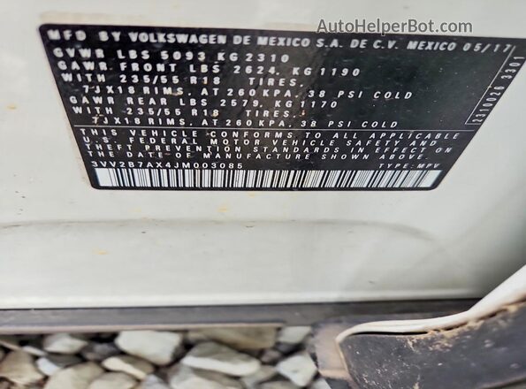 3VV2B7AX4JM003085 2018 VOLKSWAGEN TIGUAN White ძრავის განყოფილების ხედი