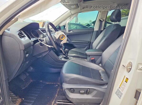 3VV2B7AX4JM003085 2018 VOLKSWAGEN TIGUAN White წინა სალონის ხედი