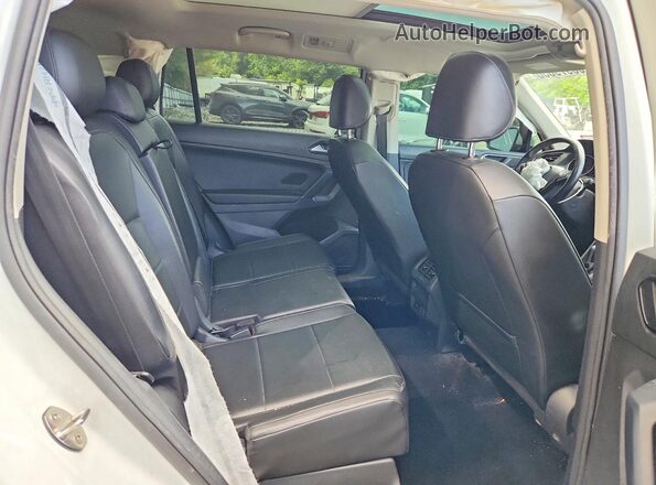 3VV2B7AX4JM003085 2018 VOLKSWAGEN TIGUAN White უკანა სავარძლების ხედი