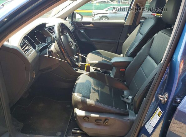 3VV2B7AX4JM015317 2018 VOLKSWAGEN TIGUAN Blue Widok wnętrza z przodu
