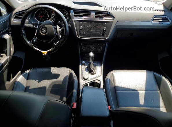 3VV2B7AX4JM015317 2018 VOLKSWAGEN TIGUAN Blue Widok deski rozdzielczej