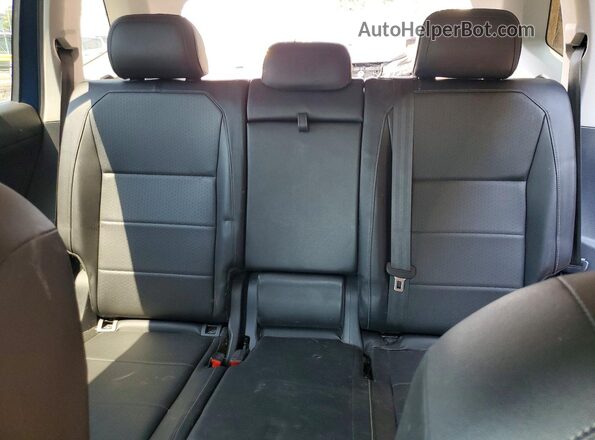 3VV2B7AX4JM015317 2018 VOLKSWAGEN TIGUAN Blue Widok tylnych siedzeń