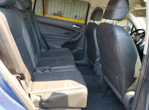 3VV2B7AX4JM015317 2018 VOLKSWAGEN TIGUAN Blue Widok wnętrza z tyłu