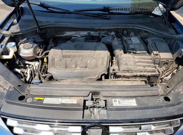 3VV2B7AX4JM015317 2018 VOLKSWAGEN TIGUAN Blue Widok komory silnika