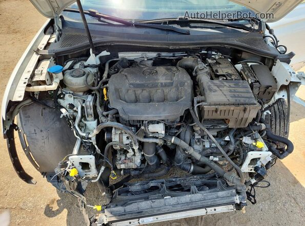 3VV2B7AX4JM087652 2018 VOLKSWAGEN TIGUAN White Widok wnętrza z tyłu