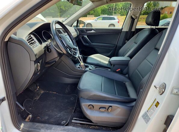 3VV2B7AX4JM087652 2018 VOLKSWAGEN TIGUAN White Widok wnętrza z przodu
