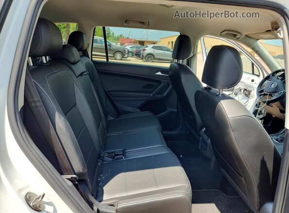 3VV2B7AX4JM087652 2018 VOLKSWAGEN TIGUAN White Widok tylnych siedzeń