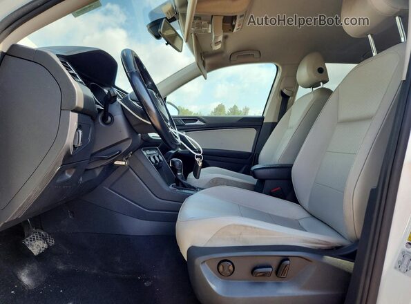 3VV2B7AX4JM140334 2018 VOLKSWAGEN TIGUAN Белый Вид салона спереди