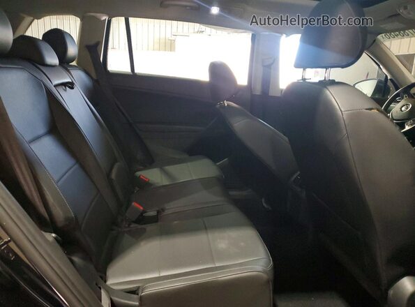 3VV2B7AX4KM072991 2019 VOLKSWAGEN TIGUAN Black Вид задньої частини салону