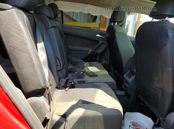 3VV2B7AX4LM145438 2020 VOLKSWAGEN TIGUAN Maroon Widok wnętrza z tyłu