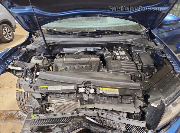 3VV2B7AX4LM180383 2020 VOLKSWAGEN TIGUAN Blue Vista del compartimento del motor