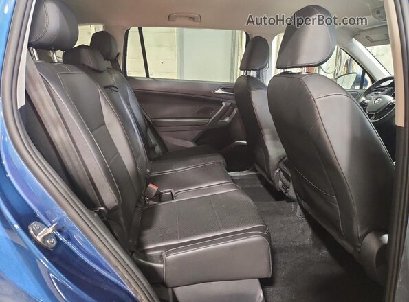 3VV2B7AX4LM180383 2020 VOLKSWAGEN TIGUAN Blue Vista interior trasera