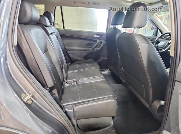 3VV2B7AX5JM048794 2018 VOLKSWAGEN TIGUAN Серый Вид задней части салона