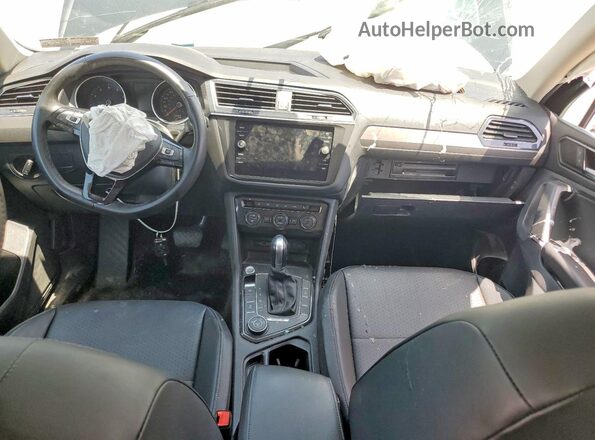 3VV2B7AX5JM155246 2018 VOLKSWAGEN TIGUAN Green წინა პანელის ხედი