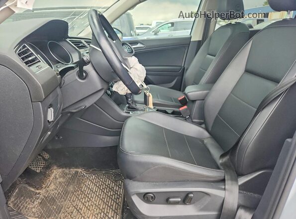 3VV2B7AX5JM222184 2018 VOLKSWAGEN TIGUAN White Вид салону спереду