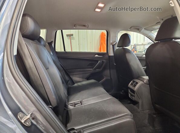 3VV2B7AX5KM120434 2019 VOLKSWAGEN TIGUAN Gray Rear interior view