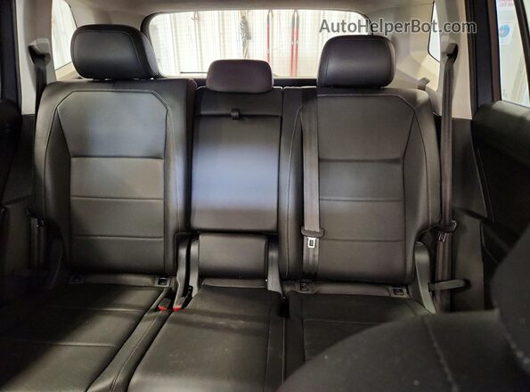 3VV2B7AX5KM120434 2019 VOLKSWAGEN TIGUAN Gray Rear seats view