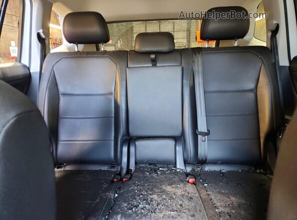 3VV2B7AX5LM067574 2020 VOLKSWAGEN TIGUAN White Vista de los asientos traseros