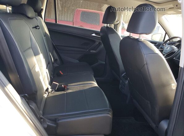 3VV2B7AX5LM069521 2020 VOLKSWAGEN TIGUAN Белый Вид задней части салона