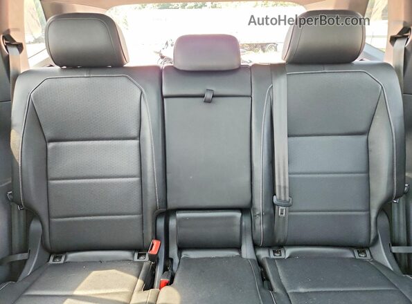 3VV2B7AX5MM023236 2021 VOLKSWAGEN TIGUAN Silver Rear seats view