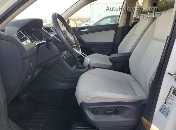 3VV2B7AX5MM086613 2021 VOLKSWAGEN TIGUAN White Front interior view