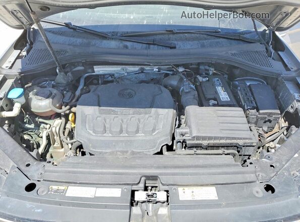 3VV2B7AX5MM130822 2021 VOLKSWAGEN TIGUAN Silver Vista del compartimento del motor