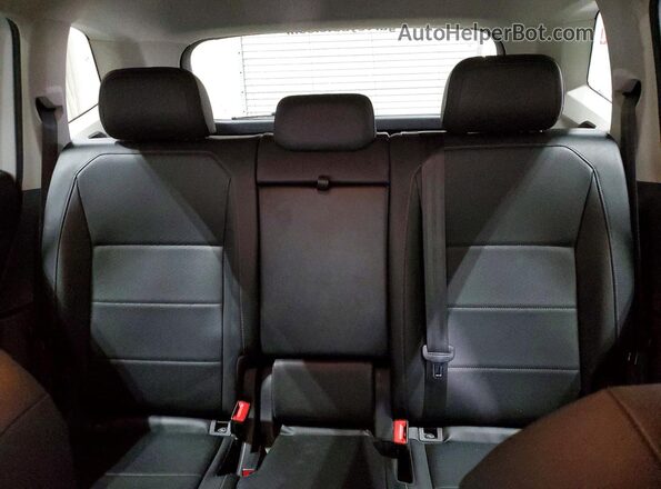 3VV2B7AX6JM003802 2018 VOLKSWAGEN TIGUAN White Vista de los asientos traseros