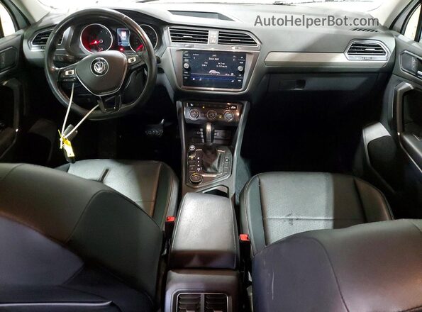 3VV2B7AX6JM003802 2018 VOLKSWAGEN TIGUAN White Vista del salpicadero