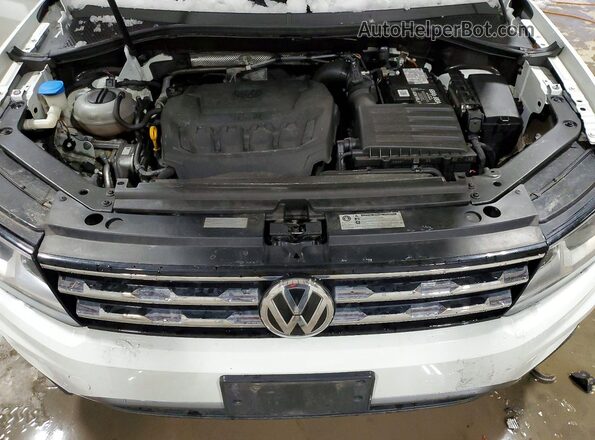 3VV2B7AX6JM003802 2018 VOLKSWAGEN TIGUAN White Vista del compartimento del motor