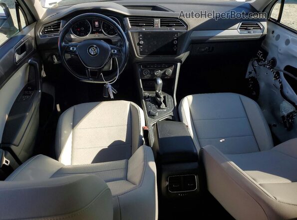 3VV2B7AX6JM220217 2018 VOLKSWAGEN TIGUAN White Առջևի վահանակի տեսք