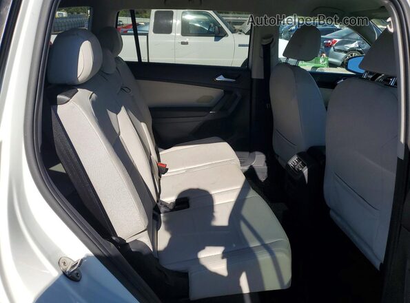 3VV2B7AX6JM220217 2018 VOLKSWAGEN TIGUAN White Հետևի նստատեղերի տեսք