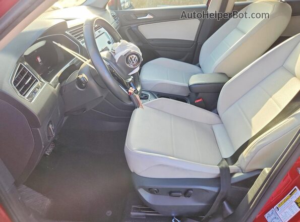 3VV2B7AX6KM006877 2019 VOLKSWAGEN TIGUAN Red Front interior view