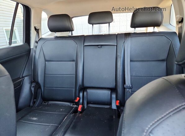 3VV2B7AX6LM010591 2020 VOLKSWAGEN TIGUAN Black Rear seats view