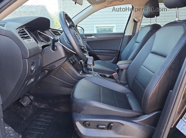 3VV2B7AX6LM010591 2020 VOLKSWAGEN TIGUAN Black Front interior view