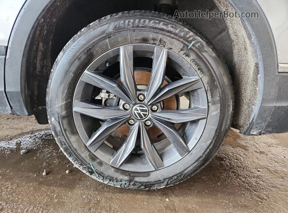 3VV2B7AX6PM068836 2023 VOLKSWAGEN TIGUAN Silver Widok naklejki z numerem VIN