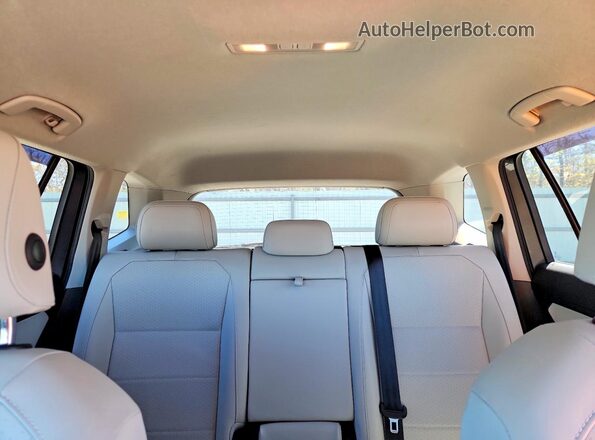 3VV2B7AX7JM162652 2018 VOLKSWAGEN TIGUAN Gray Rear seats view