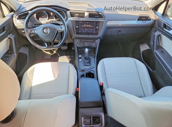 3VV2B7AX7JM162652 2018 VOLKSWAGEN TIGUAN Gray Dashboard view
