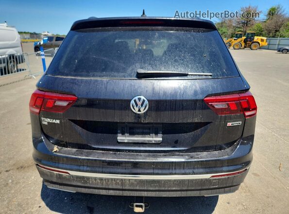3VV2B7AX7LM033717 2020 VOLKSWAGEN TIGUAN Black Rear view