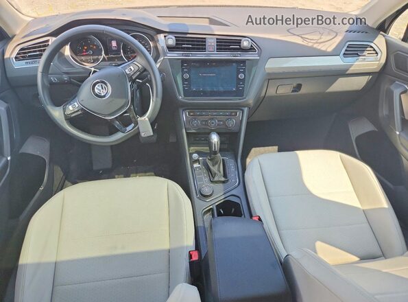 3VV2B7AX7LM033717 2020 VOLKSWAGEN TIGUAN Black Dashboard view