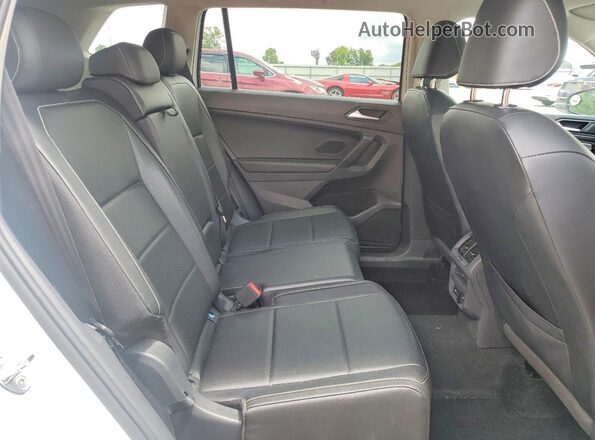 3VV2B7AX7MM141952 2021 VOLKSWAGEN TIGUAN White Вид задньої частини салону