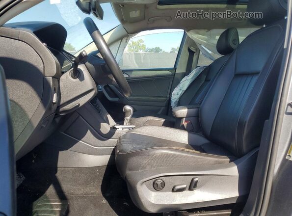 3VV2B7AX7NM121413 2022 VOLKSWAGEN TIGUAN Gray Front interior view