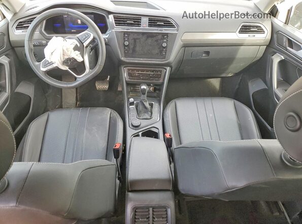 3VV2B7AX7PM004420 2023 VOLKSWAGEN TIGUAN Gray Առջևի վահանակի տեսք