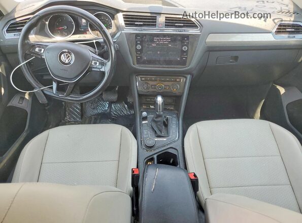 3VV2B7AX8JM042813 2018 VOLKSWAGEN TIGUAN Red Առջևի վահանակի տեսք