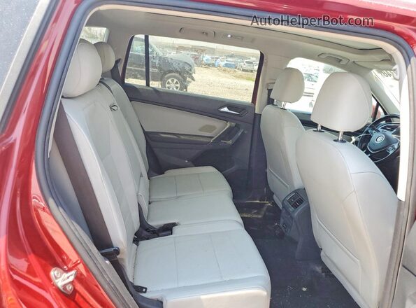 3VV2B7AX8JM042813 2018 VOLKSWAGEN TIGUAN Red Հետևի նստատեղերի տեսք