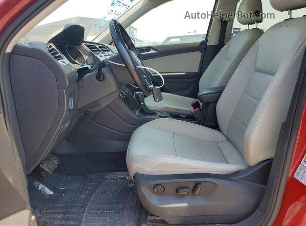 3VV2B7AX8JM042813 2018 VOLKSWAGEN TIGUAN Red Սալոնի դիմացի տեսք