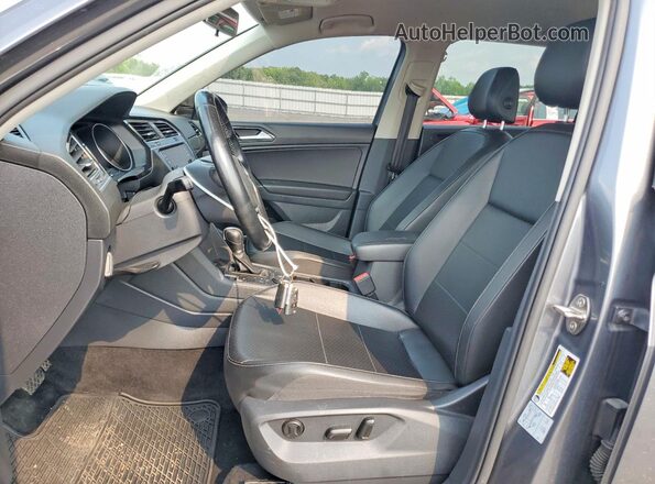 3VV2B7AX8JM216525 2018 VOLKSWAGEN TIGUAN Gray Widok wnętrza z przodu